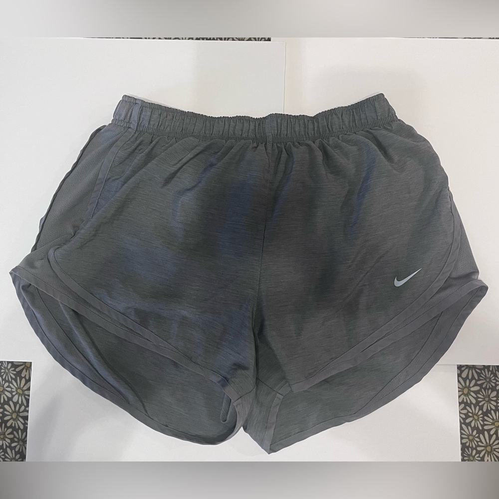 Nike dri-fit large tempo dry running shorts